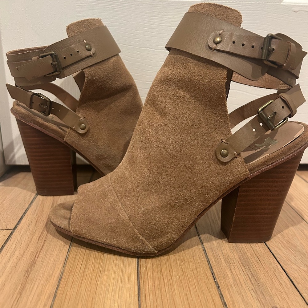 Joe’s Jeans Women's Tan Suede wood block bootie heels open toe size 8